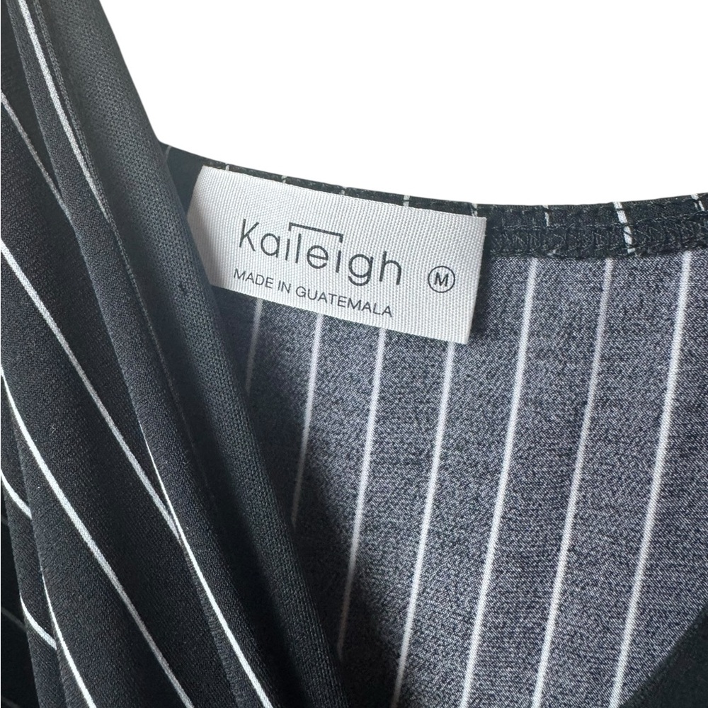 Kaileigh Blue & White Striped Jumpsuit |‎ Size M - Picture 3 of 7